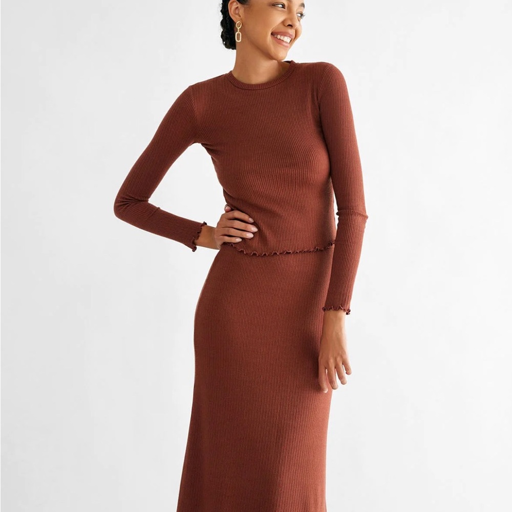 OGL Cropped Ribbed Top - Picture 8 of 10
